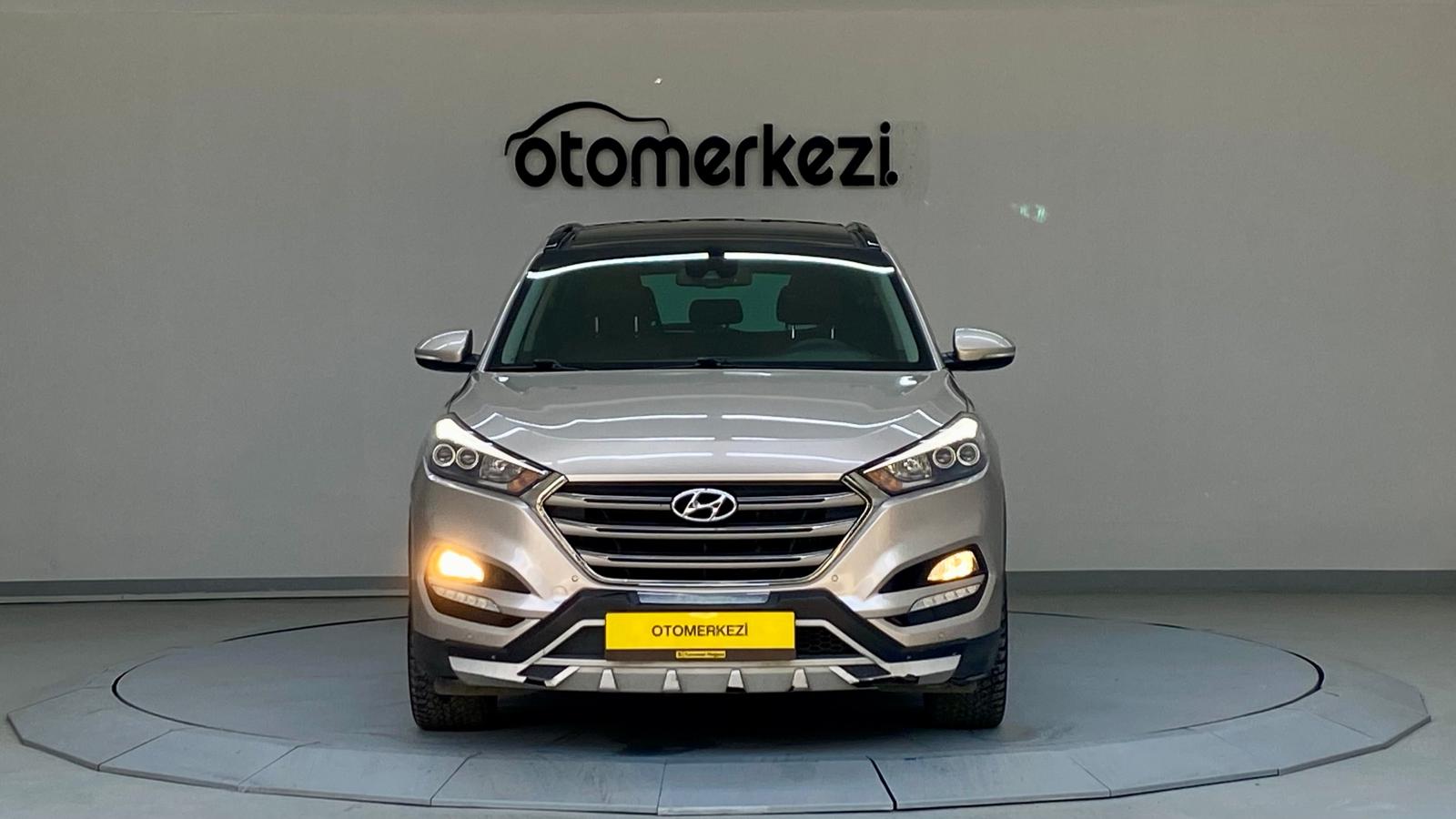 HYUNDAI TUCSON 4